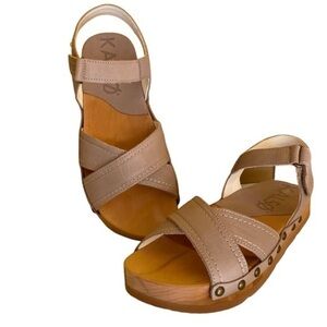 Kalso Serene tan and neutral leather and wood platform earth shoe sandal